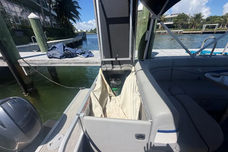 Slide: The Image of 2023 Bennington 20 SVL pontoon boat interior at dockside with Yamaha engine. - 6