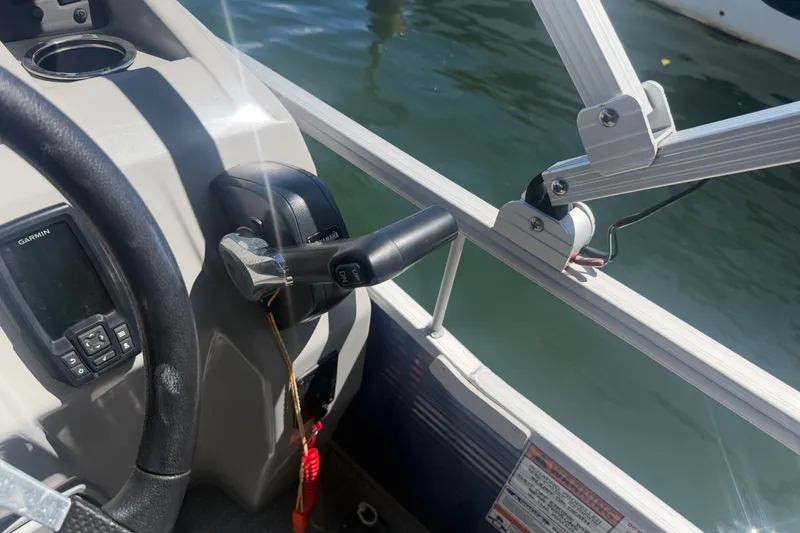 Slide: The Image of Steering console of 2023 Bennington 20 SVL boat with Garmin device and throttle lever. - 12