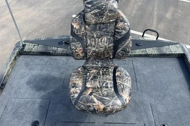 Slide: The Image of Camouflage seat on 2027 Ranger RT198P boat, featuring a sleek, modern design. - 17