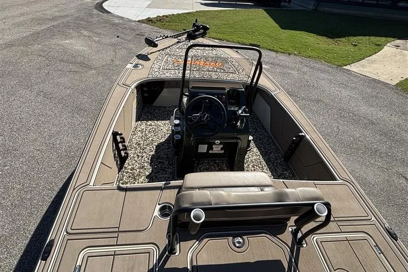 Slide: The Image of 2025 Mako 18 Pro Skiff Backwater Edition boat with center console and seating. - 32