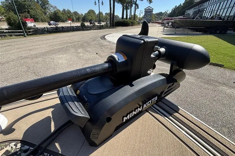 Slide: The Image of Minn Kota trolling motor on 2025 Mako 18 Pro Skiff Backwater Edition boat. - 14
