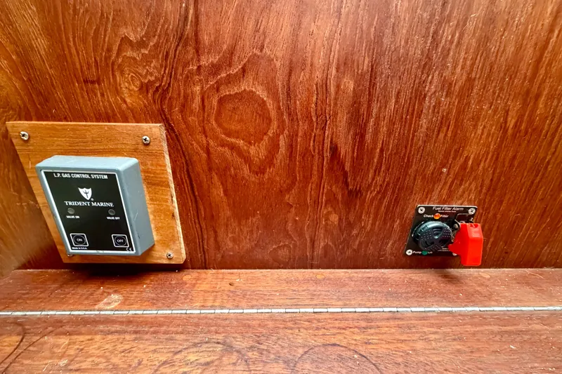 Slide: The Image of Control panel and fuel filter alarm on 1997 Pacific Seacraft Crealock 37 yacht. - 81