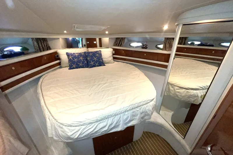 Slide: The Image of MASTER STATEROOM OVERVIEW & QUEEN ISLAND BERTH - 12