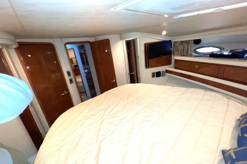 Slide: The Image of MASTER STATEROOM LOOKING AFT - 17