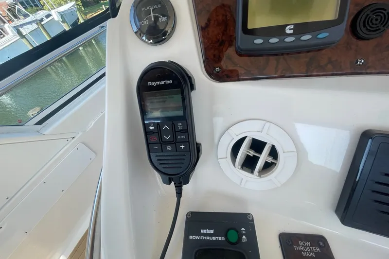 Slide: The Image of NEW RAYMARINE VHF RADIO - 37