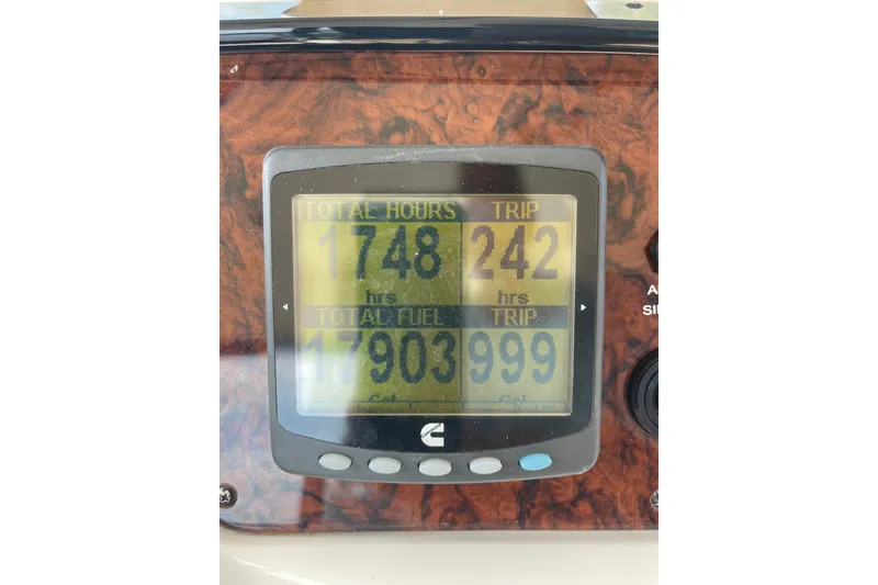 Slide: The Image of ENGINE TOTAL HOURS - 38