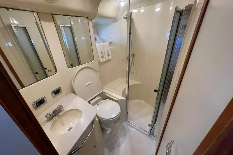 Slide: The Image of VIP GUEST & DAY HEAD W/STALL SHOER & VANITY - 24