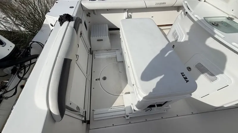 Slide: The Image of The image shows the cockpit of a 2007 Everglades 290 CC boat with seating and storage. - 6