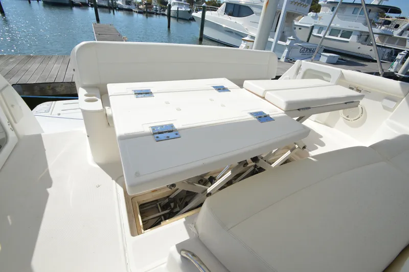 Slide: The Image of Tiara 4400 Sovran 2004 - 17