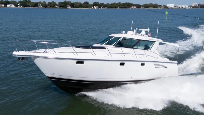 Slide: The Image of Tiara 4400 Sovran 2004 - 7