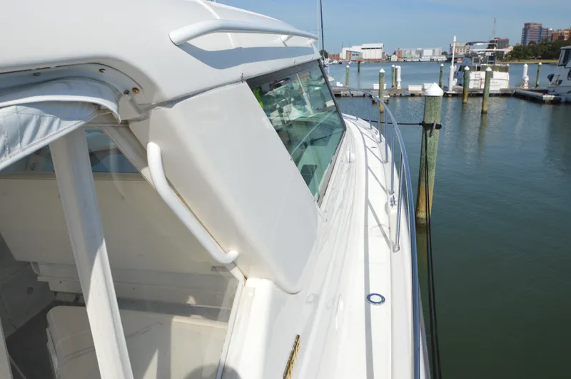 Slide: The Image of Tiara 4400 Sovran 2004 - 19