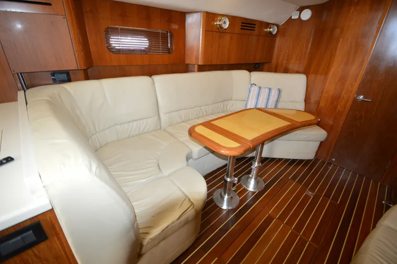 Slide: The Image of Tiara 4400 Sovran 2004 - 48