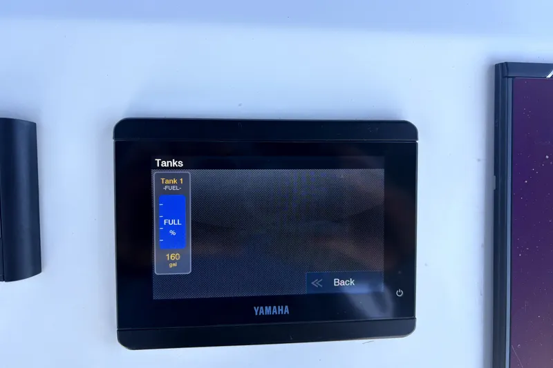 Slide: The Image of Yamaha fuel gauge display showing full tank on Cortez 31 Super Panga, 2021 model. - 29