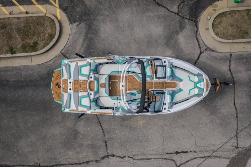 Slide: The Image of Overhead view of 2021 Tigé 21ZX boat with stylish interior design. - 45