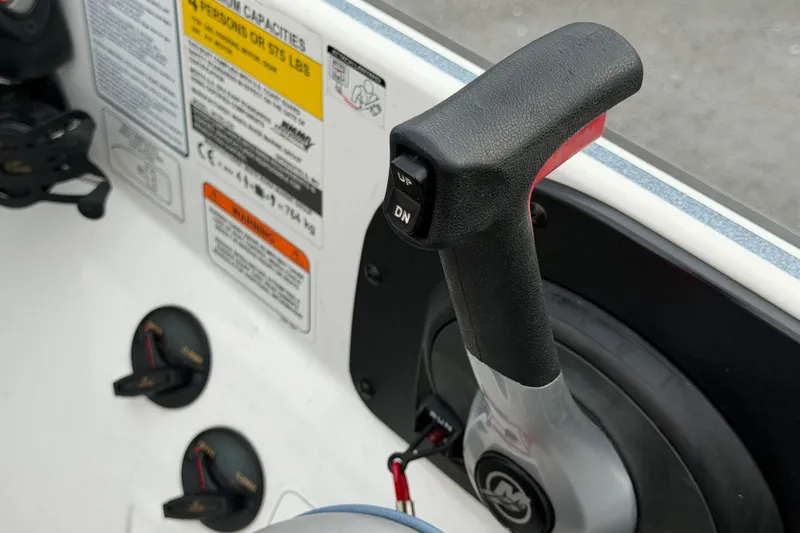 Slide: The Image of Throttle control of 2024 Nitro Z20 boat with capacity and warning labels. - 26