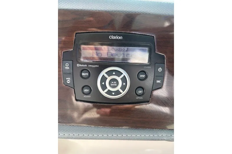 Slide: The Image of Clarion audio system in 2021 Chaparral 280 OSX boat, displaying "No Device" message. - 20
