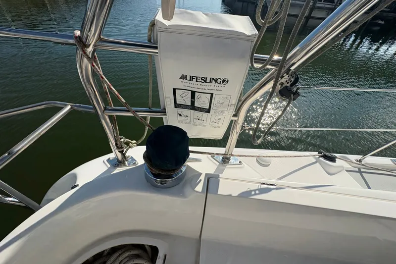 Slide: The Image of Hunter 41 Deck Salon 2007 yacht deck with Lifesling safety equipment and railing. - 4