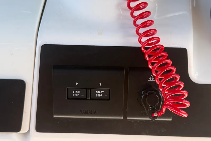 Slide: The Image of Yamaha start-stop controls with red safety cord on 2025 Robalo R302 Center Console. - 35