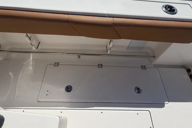 Slide: The Image of Robalo R302 Center Console 2025 - 75