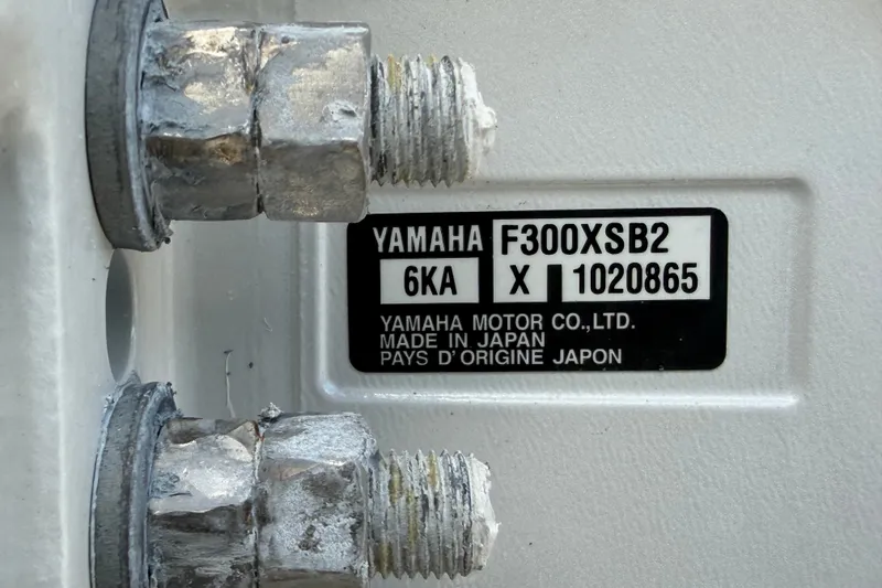 Slide: The Image of Yamaha motor label on 2025 Robalo R302 Center Console boat. - 91
