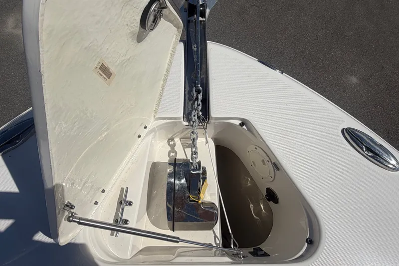 Slide: The Image of Robalo R302 Center Console 2025 - 55