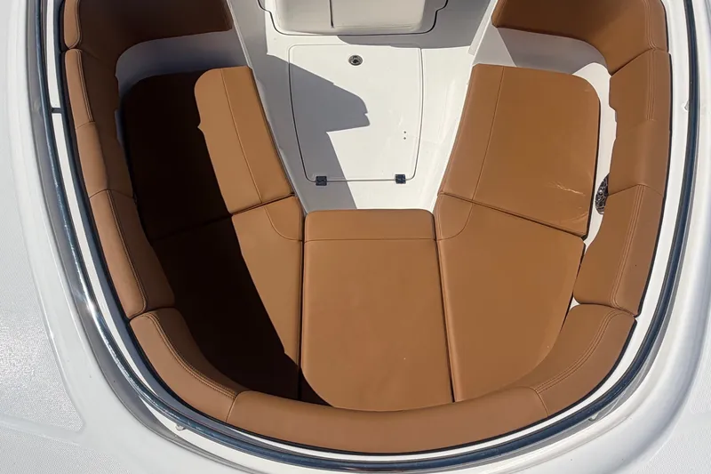 Slide: The Image of Robalo R302 Center Console 2025 - 58
