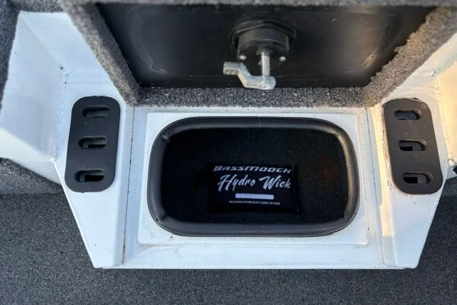 Slide: The Image of 2022 Vexus AVX2080 boat compartment with Bassmooch Hydro Wick accessory. - 40