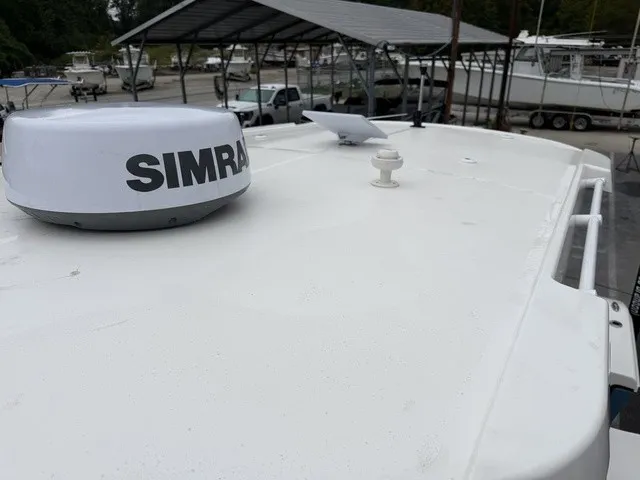 Slide: The Image of The image shows the roof of a Sea Pro 262 Center Console boat with a Simrad radar. - 14