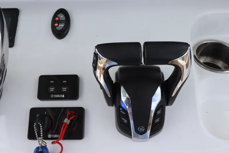 Slide: The Image of Control panel of a 2021 Sea Hunt Ultra 275SE boat with Yamaha throttle controls. - 23