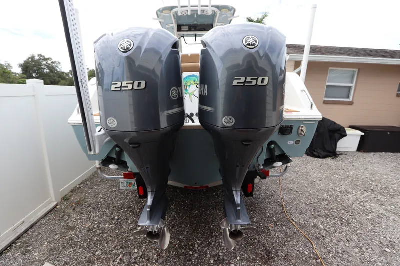 Slide: The Image of 2021 Sea Hunt Ultra 275SE boat with dual Yamaha 250 outboard engines. - 4