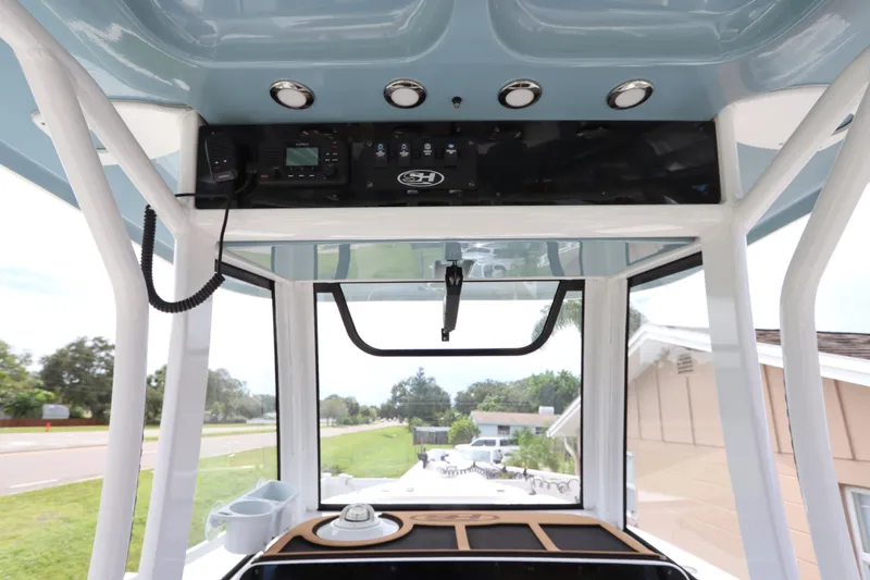 Slide: The Image of 2021 Sea Hunt Ultra 275SE boat console with electronics and overhead storage. - 20