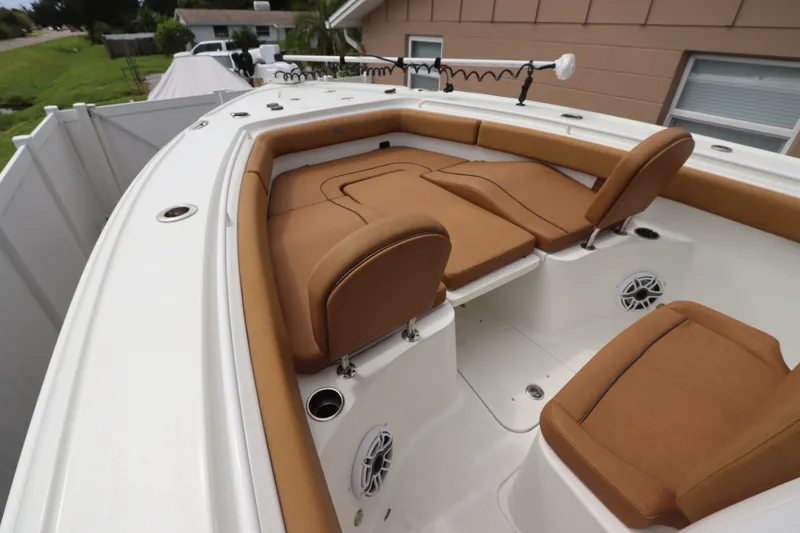 Slide: The Image of 2021 Sea Hunt Ultra 275SE boat with tan seating and white deck. - 29