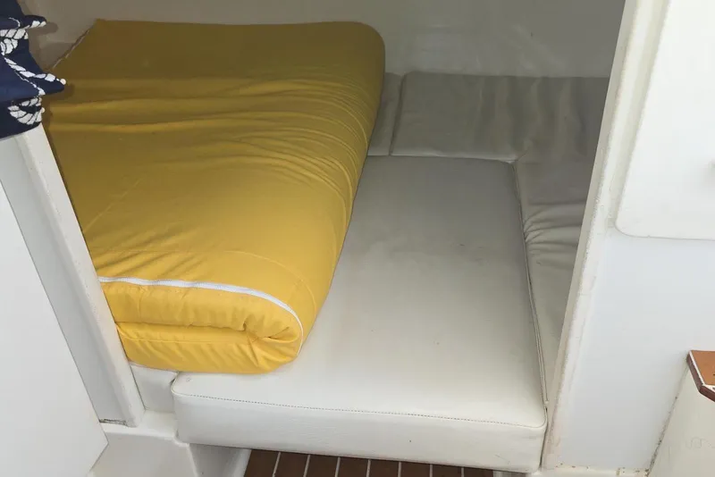 Slide: The Image of Interior cabin of 2004 Stamas 290 Express with yellow and white cushions. - 19