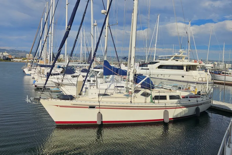 The Image of Sceptre 41 sailboat from 1988 docked in a marina with other vessels. - 0