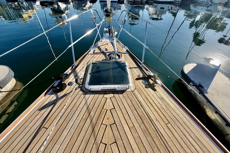Slide: The Image of Deck of 2007 Jeanneau Sun Odyssey 49 DS sailboat in marina. - 24