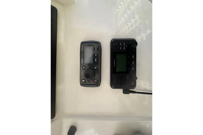 Slide: The Image of Control panel and Garmin device on 2008 Intrepid 370 Cuddy boat dashboard. - 31