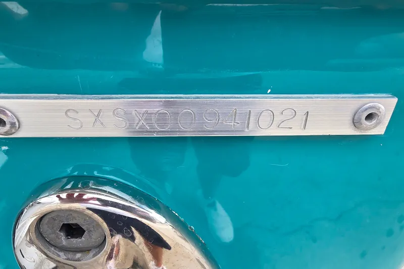 Slide: The Image of Hull identification number on a 2021 Sea Hunt Gamefish 27CB boat. - 33
