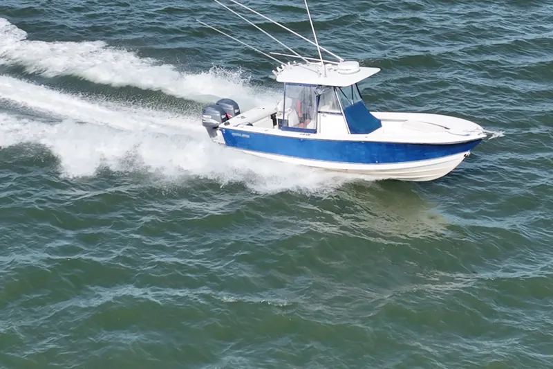 Slide: The Image of Regulator Marine 26 Forward Seating 2001 - 25