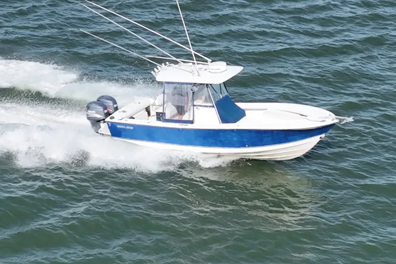 Slide: The Image of 2001 REGULATOR 26 FORWARD SEATING IN RUNNING OPEN WATER - 1