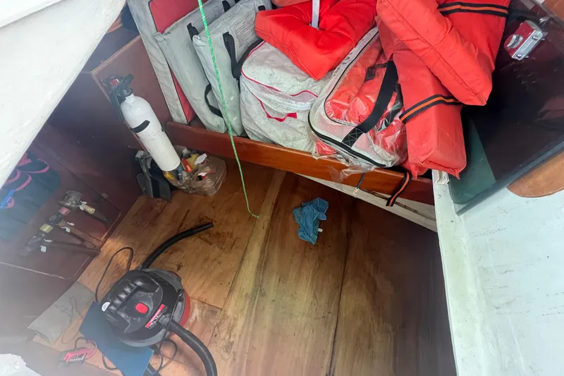 Slide: The Image of Storage area on a 2001 Beneteau Oceanis 473 with life jackets and cleaning equipment. - 35