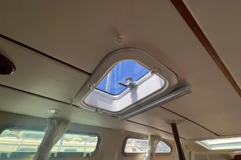 Slide: The Image of Interior view of 2001 Beneteau Oceanis 473 sailboat, featuring a skylight and windows. - 66