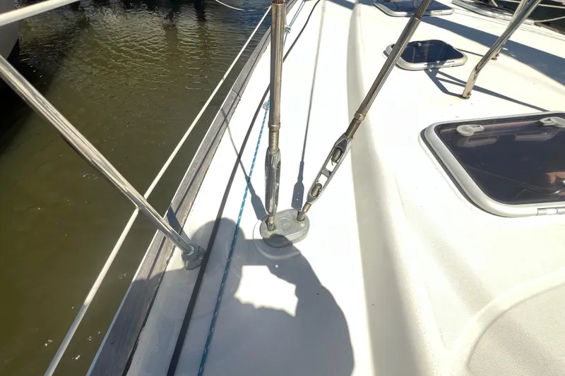 Slide: The Image of Deck view of 2001 Beneteau Oceanis 473 sailboat, showing rigging and hatches. - 23