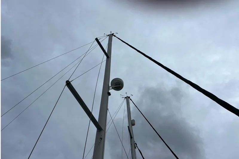 Slide: The Image of Mast of 2001 Beneteau Oceanis 473 sailboat against cloudy sky. - 12