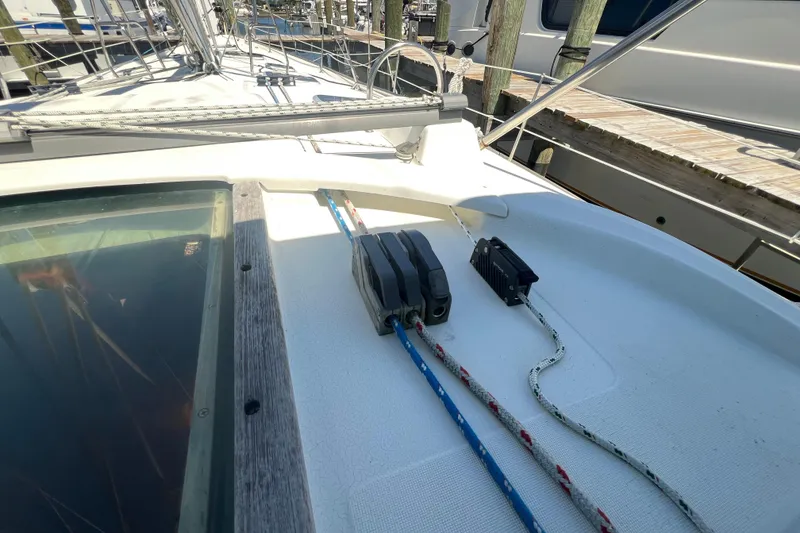 Slide: The Image of 2001 Beneteau Oceanis 473 sailboat deck with rigging and ropes in marina setting. - 31