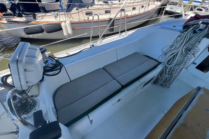 Slide: The Image of Cockpit of 2001 Beneteau Oceanis 473 sailboat with seating and nautical equipment. - 39