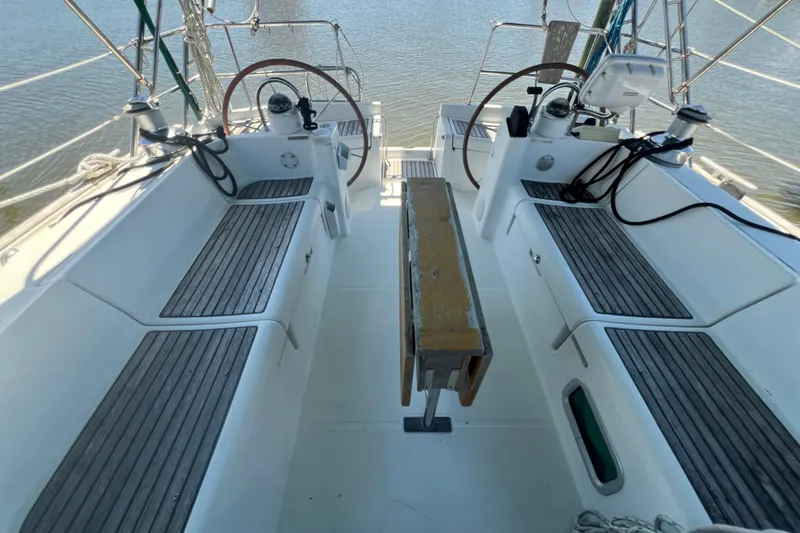 Slide: The Image of Cockpit of 2001 Beneteau Oceanis 473 sailboat with dual steering wheels and seating. - 32