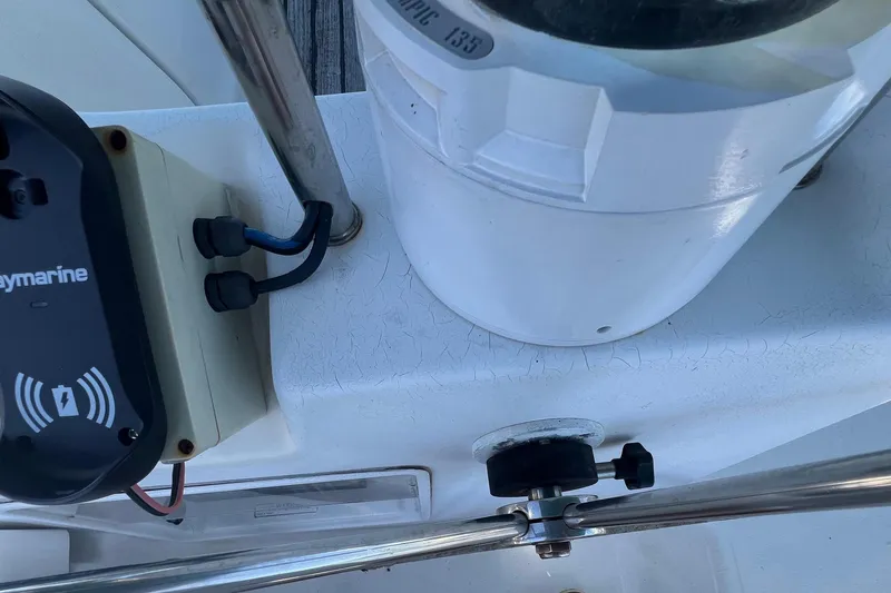 Slide: The Image of Cockpit view of 2001 Beneteau Oceanis 473 sailboat with Raymarine equipment. - 50