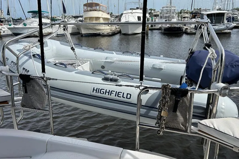 Slide: The Image of Velero Hunter 380 de 1999 con bote Highfield en el puerto deportivo. - 27