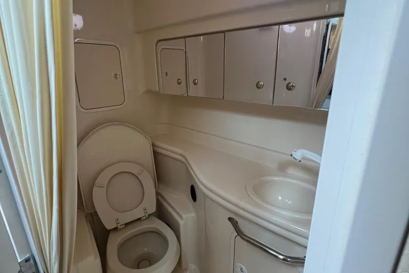 Slide: The Image of Sea Ray Sundancer 320 2003 - 59