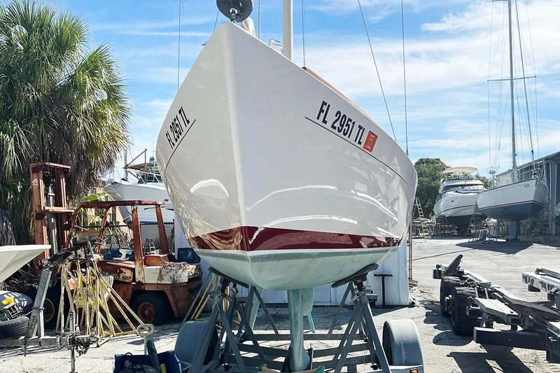 Slide: The Image of 2019 Alerion Express 20 sailboat on trailer, dockside with palm trees and clear sky. - 4